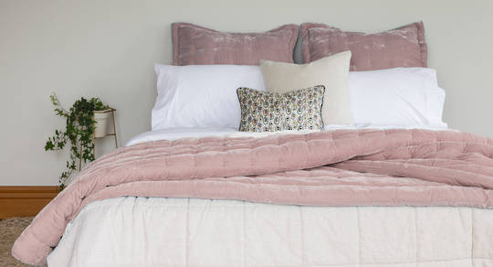 Seneca - Velvet Pin Comforter - Dusky Pink